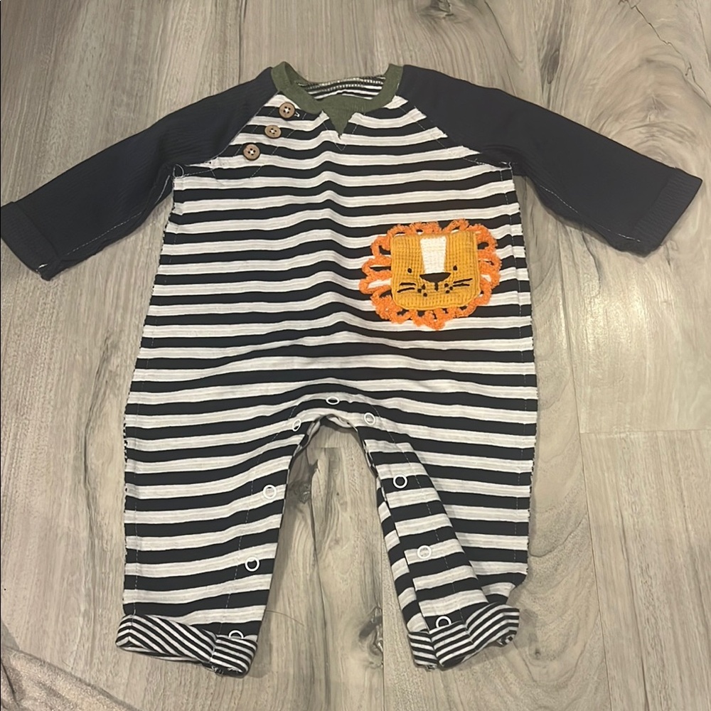 NWOT Mud Pie Striped Baby Romper with Lion Patch